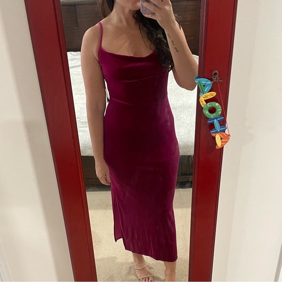 Magenta velvet maxi gown - Picture 6 of 8
